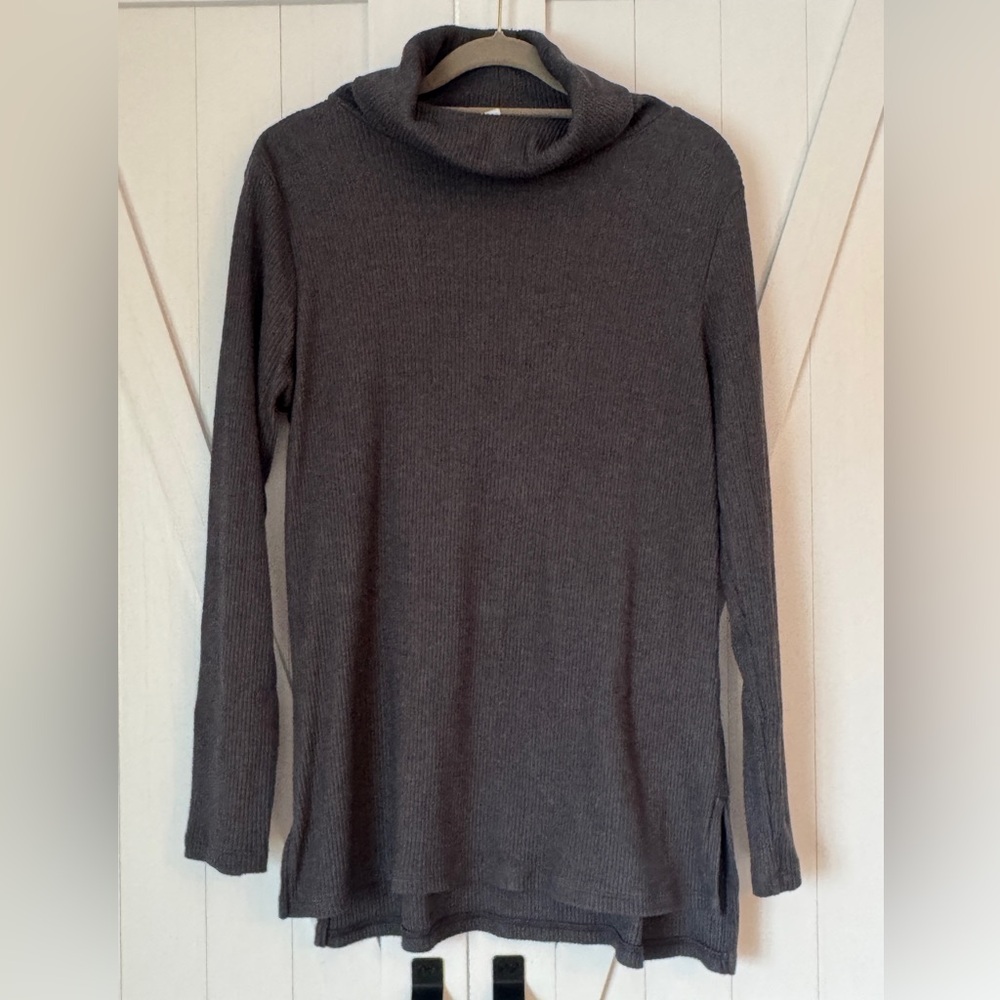 Joe Fresh women’s light tunic sweater we size small